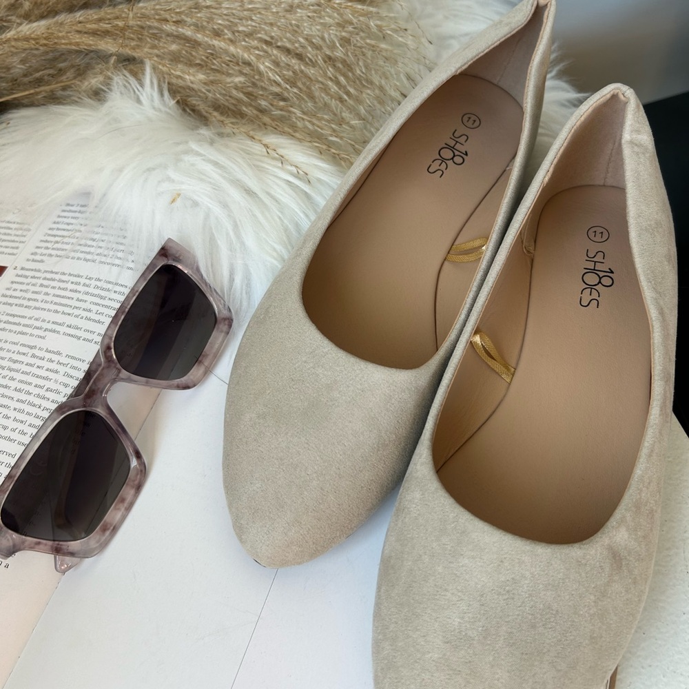 Shoes brand women Elegant Beige Flats 11 new